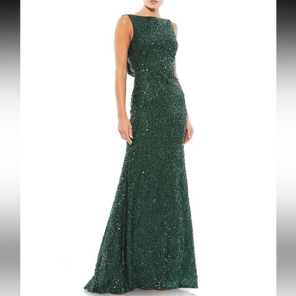 Mac Duggal Cowl Back Boat Neck Sequined Evening Gown in Emerald Green. Size 6. - Picture 9 of 11